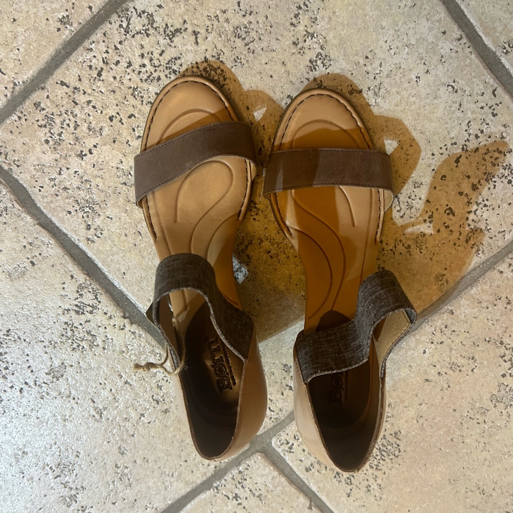 Born sandals, size 9M neutral color NWOB